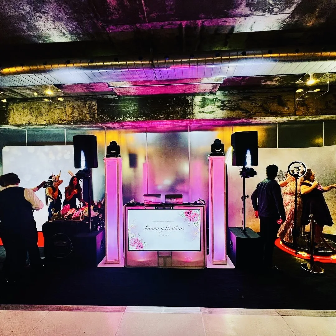 El photobooth 360 montado en un salón de recepción en Miami