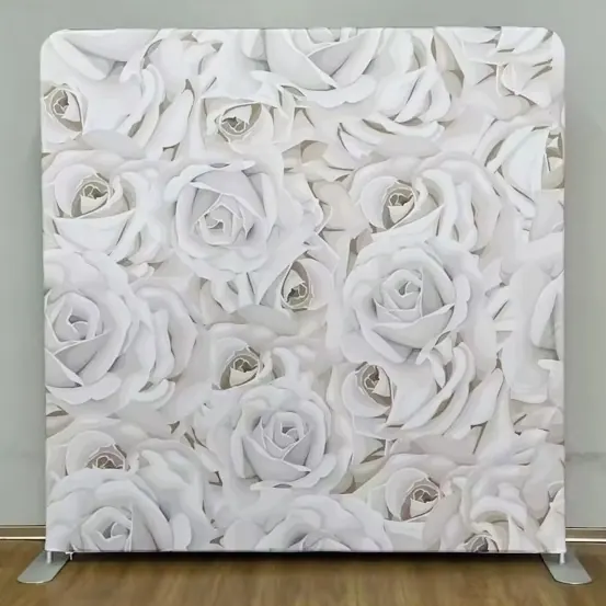 Fondo de muro de rosas blancas para photobooth en una boda en Miami