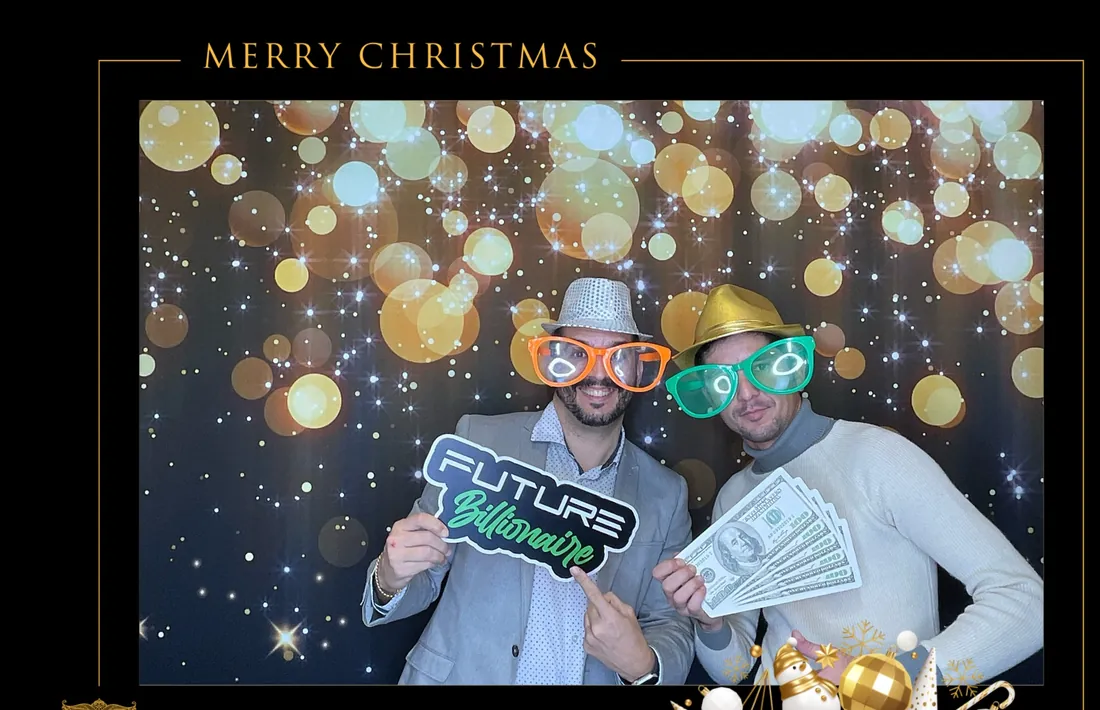 Diseño navideño dorado para photobooth en Miami